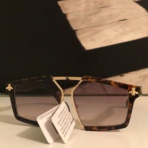 NEW w/tags Leopard print Queen Bee sunglasses